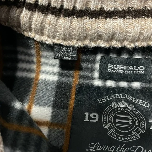 NWOT men’s sweater - Picture 3 of 7